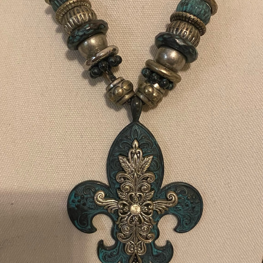 Turquoise Fleur-de-Lis Pendant Necklace with Antiqued Silver Beads - Picture 8 of 10